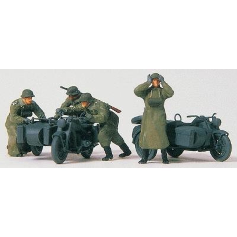 2 Zundapp KS 750 Cycles w/Sidecars Motorcycle Troops (Plastic Kit)