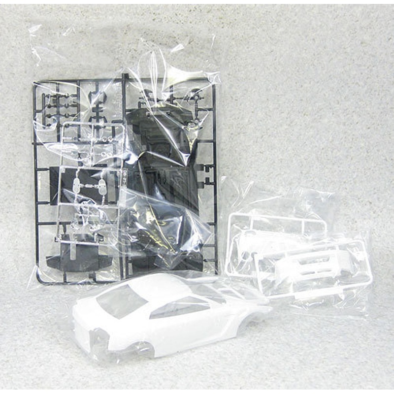 Aoshima 03916 Nissan GT-R (R35) 2012 with VR38DETT Engine 1/24 Scale Kit