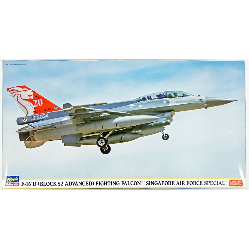 Hasegawa 07393 F-16D (Block 52 Advanced) Fighting Falcon Singapore Air Force Special 1/48 Scale Kit