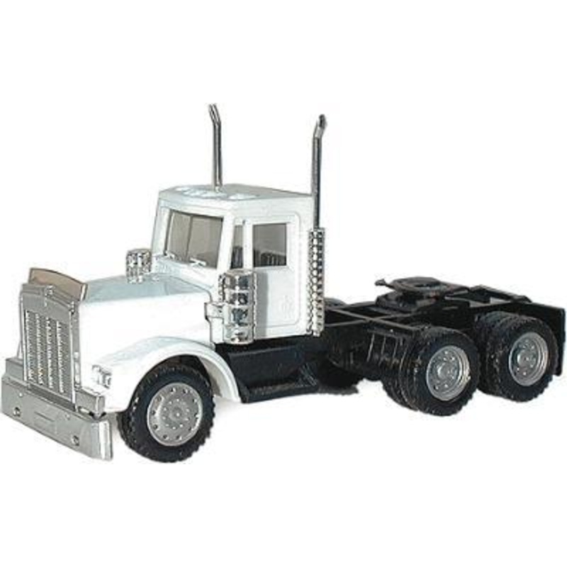 Kenworth W-900 3-Axle Conventional – Short Chassis