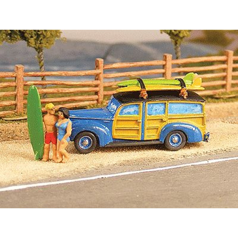 Woody Station Wagon w/Surfboards & Surfers (Unpainted Metal Kit)