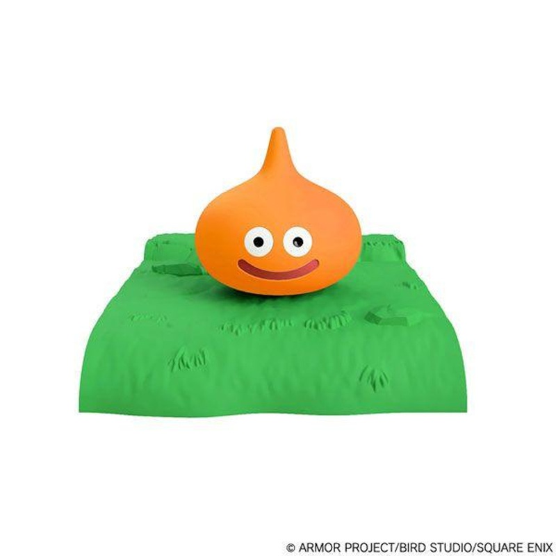Square Enix Dragon Quest: Plastic Model Kit Series – She-slime with Grassland Base