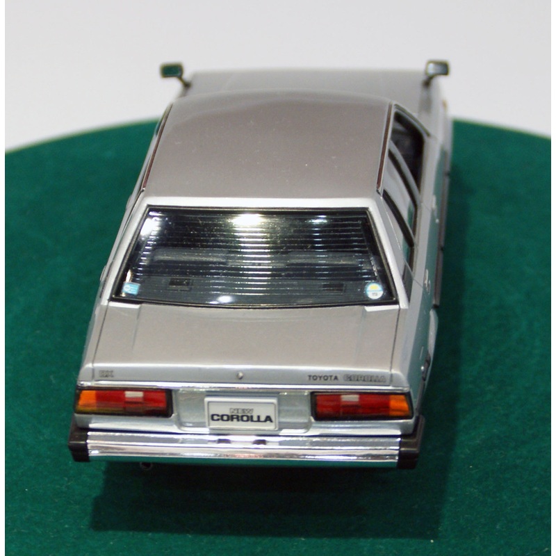 Aoshima 22283 E70 Toyota Corolla DX Sedan Late Version 1/24 Scale Kit