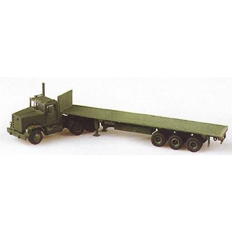 M915 Conventional Tractor w/M872 Flatbed Trailer Green