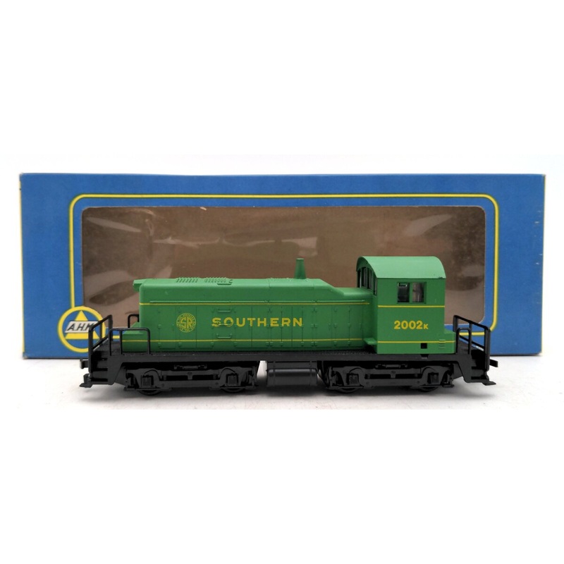AHM 5014 HO Southern EMD SW-1 Dummy Diesel Locomotive #2002k LN/Box