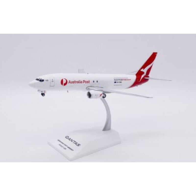 JC Wings 1/200 Qantas Freight Boeing 737-400(SF) Australia Post Reg: VH-XNH With Stand