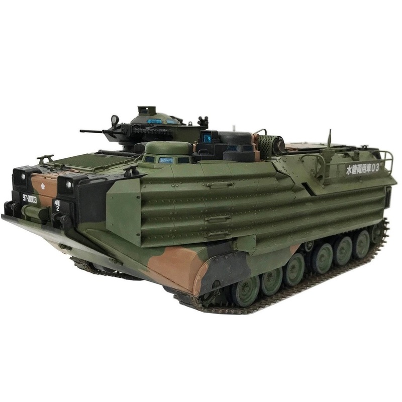 Doyusha 402504 J.G.S.D.F. AAV7A1 RAM/RS w/ EAAK 1/35 Scale Plastic Kit