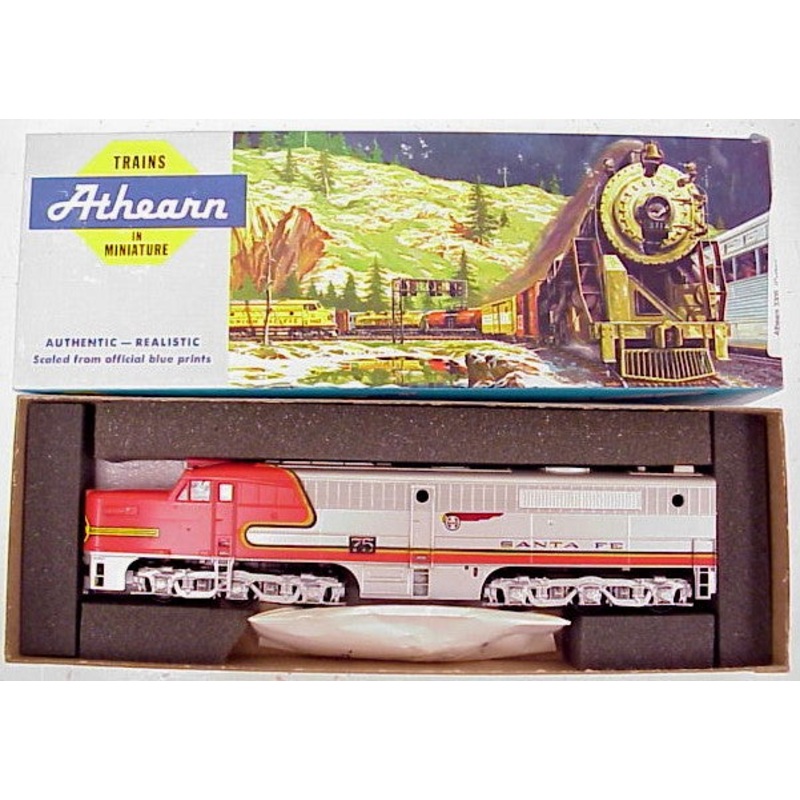 Athearn 3305 HO Scale Santa Fe PA-1 Powered Diesel Locomotive #74 EX/Box