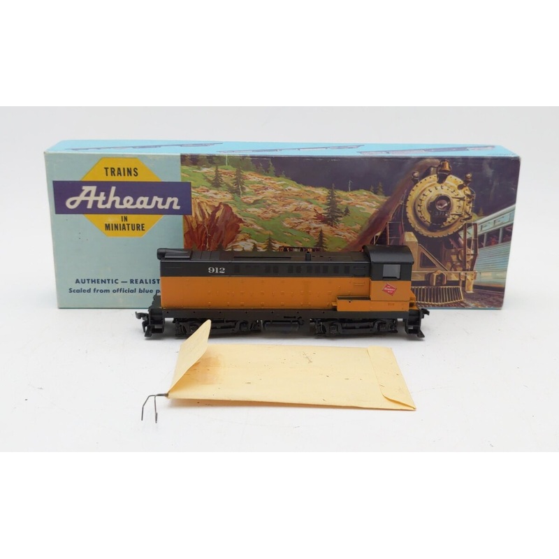 Athearn 3705 HO Milwaukee Road S-12 Powered Diesel Switcher #912 VG/Box