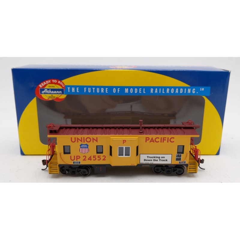 Athearn 74685 HO Scale Union Pacific Bay Window Caboose #24552 LN/Box