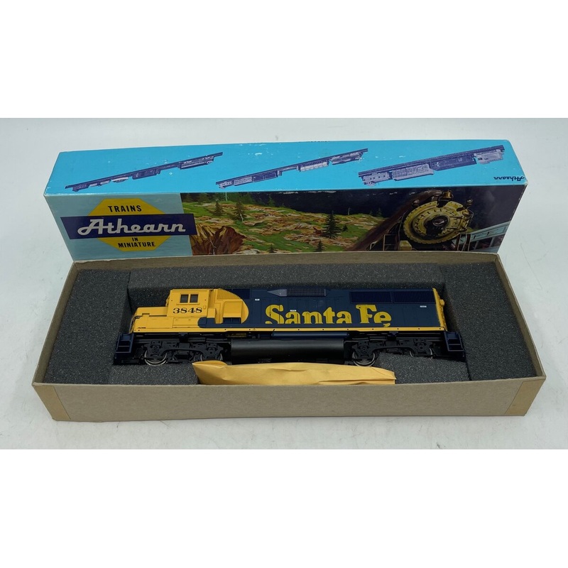 Athearn 4582 HO Scale Santa Fe Powered GP50 Diesel Locomotive #3848 LN/Box