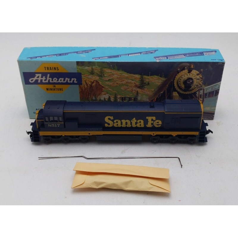 Athearn 3501 HO Scale Santa Fe U33C Powered Diesel Locomotive #8517 EX/Box
