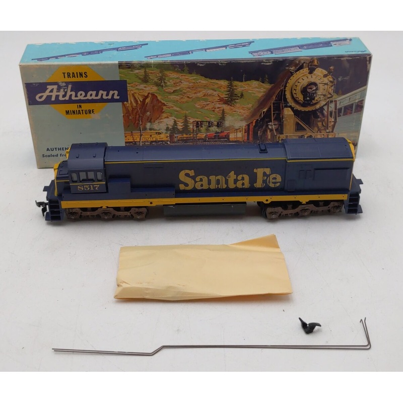 Athearn 3511 HO Santa Fe U33C Dummy Diesel Locomotive #8517 EX/Box