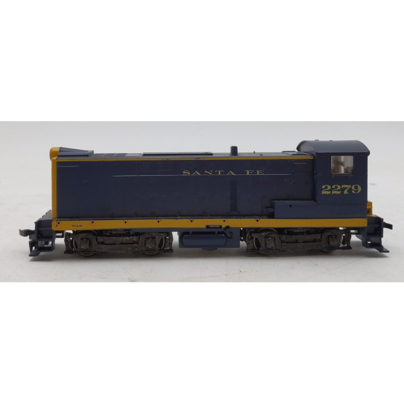 Athearn 3701 HO Santa Fe S12 Switcher Powered Diesel Locomotive #2279 EX
