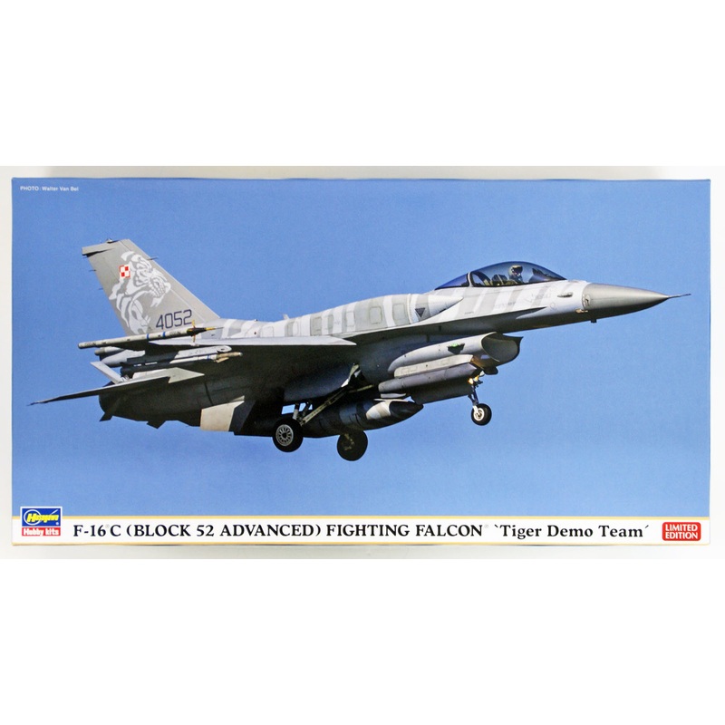 Hasegawa 07452 F-16C (Block 52 Advanced) Fighting Falcon Tiger Demo Team 1/48 Scale Kit
