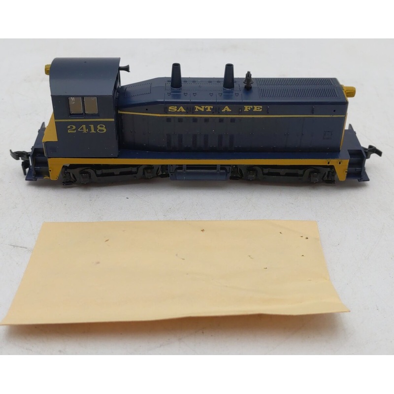 Athearn 4005 HO Santa Fe SW-1500 Diesel Locomotive #2418 EX
